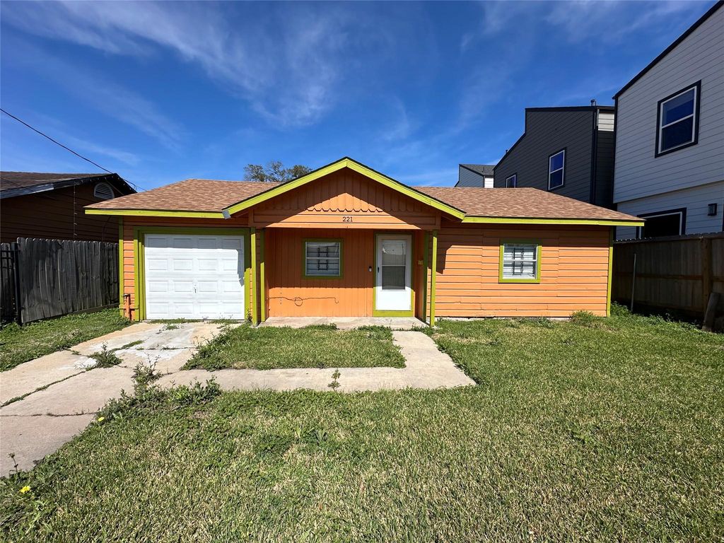 221 Noras Lane, Houston, TX 77022