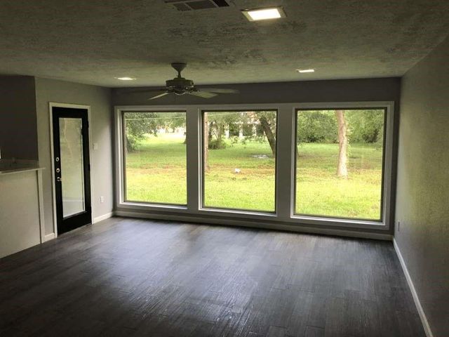 3515 Elm Drive, Dickinson, TX 77539