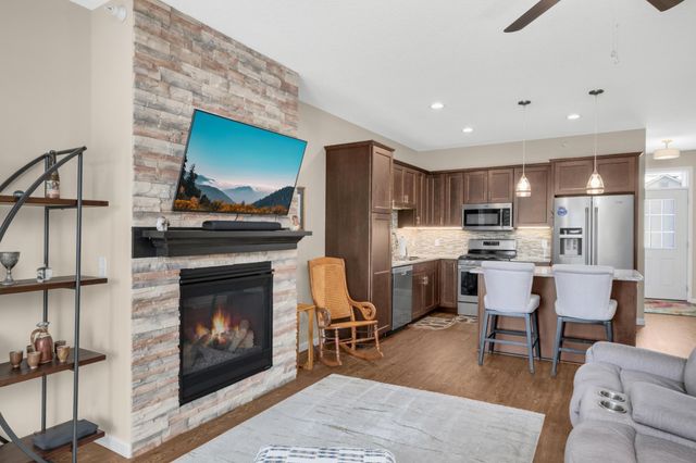 4130 Blakewood Drive, Shakopee, MN 55379