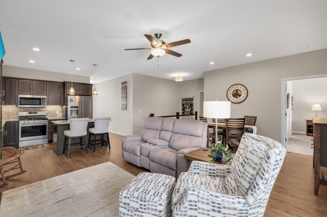 4130 Blakewood Drive, Shakopee, MN 55379