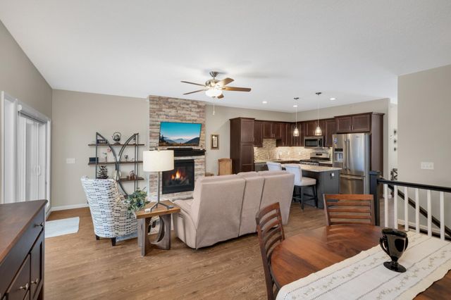 4130 Blakewood Drive, Shakopee, MN 55379