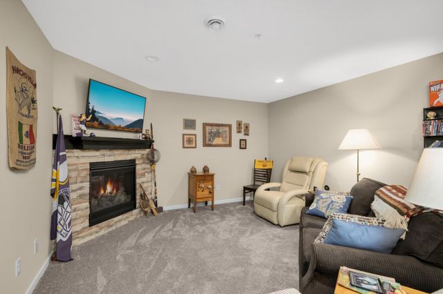 4130 Blakewood Drive, Shakopee, MN 55379