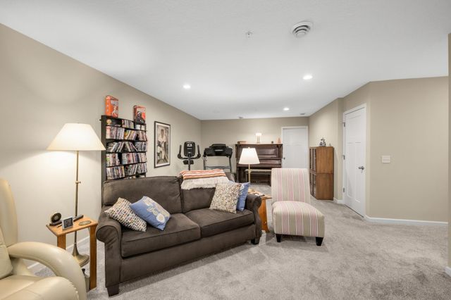 4130 Blakewood Drive, Shakopee, MN 55379