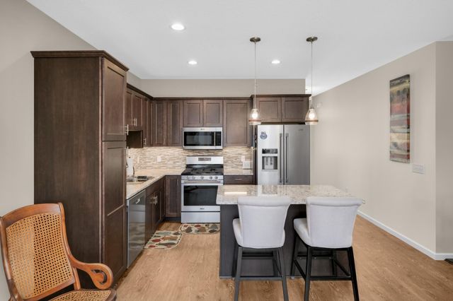 4130 Blakewood Drive, Shakopee, MN 55379