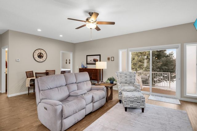 4130 Blakewood Drive, Shakopee, MN 55379