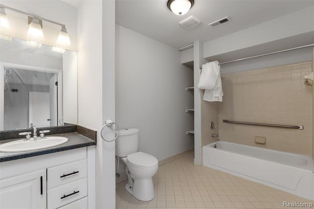 40808 Highpointe Drive, Clinton Township, MI 48038
