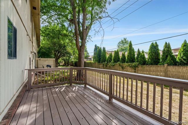 40808 Highpointe Drive, Clinton Township, MI 48038