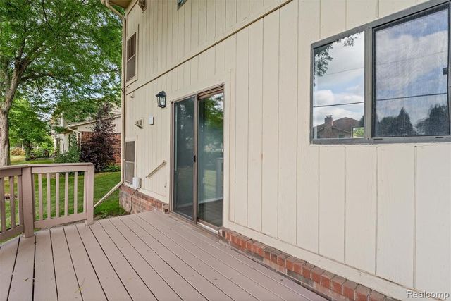 40808 Highpointe Drive, Clinton Township, MI 48038