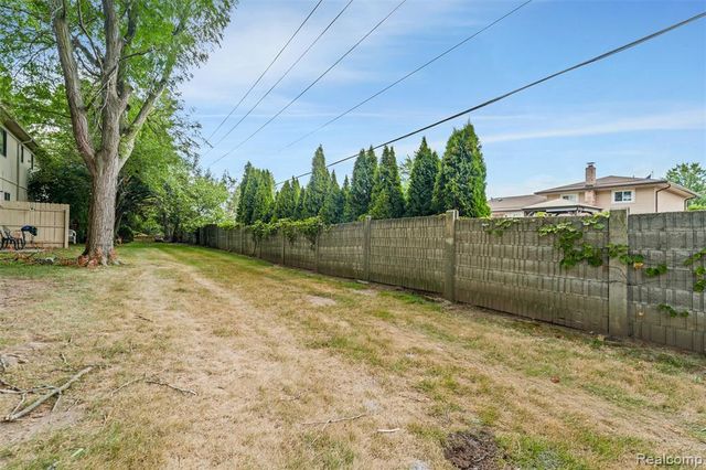 40808 Highpointe Drive, Clinton Township, MI 48038