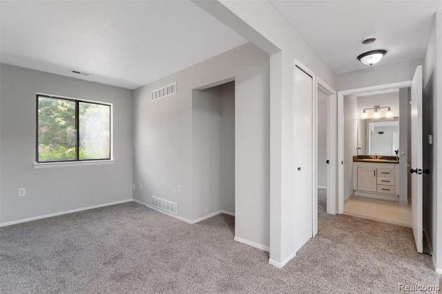 40808 Highpointe Drive, Clinton Township, MI 48038