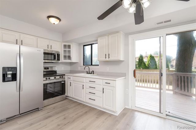 40808 Highpointe Drive, Clinton Township, MI 48038