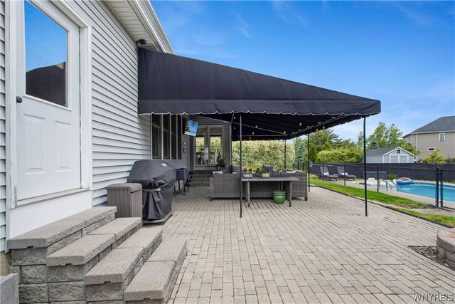 11 Heathrow Court, Lancaster, NY 14086