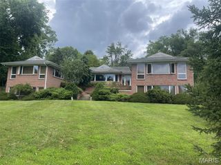 1757 Topping Road, Town And Country, MO 63131