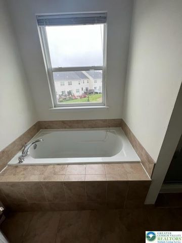 974 King Way, Upper Macungie Twp, PA 18031