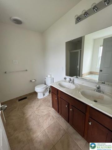 974 King Way, Upper Macungie Twp, PA 18031