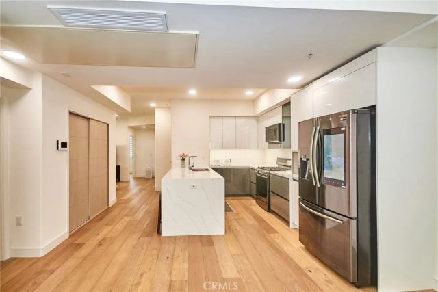 820 S Wilton 304, Los Angeles, CA 90005