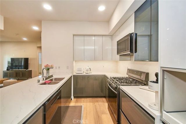 820 S Wilton 304, Los Angeles, CA 90005