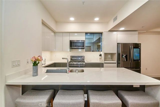 820 S Wilton 304, Los Angeles, CA 90005