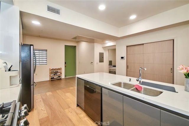 820 S Wilton 304, Los Angeles, CA 90005