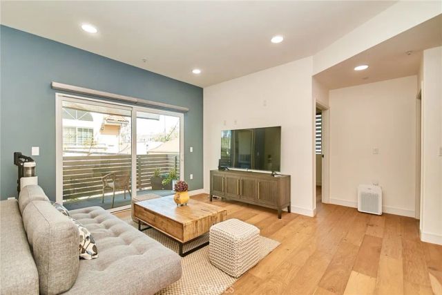 820 S Wilton 304, Los Angeles, CA 90005