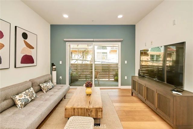 820 S Wilton 304, Los Angeles, CA 90005