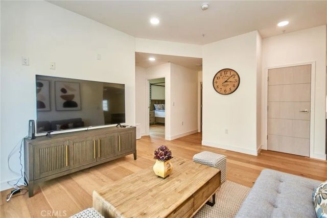 820 S Wilton 304, Los Angeles, CA 90005