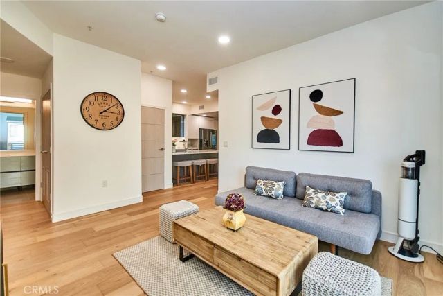 820 S Wilton 304, Los Angeles, CA 90005