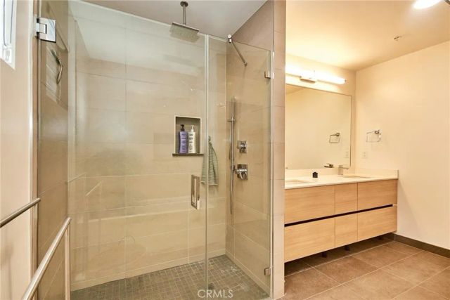 820 S Wilton 304, Los Angeles, CA 90005