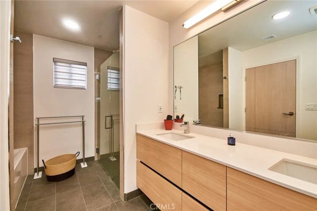 820 S Wilton 304, Los Angeles, CA 90005
