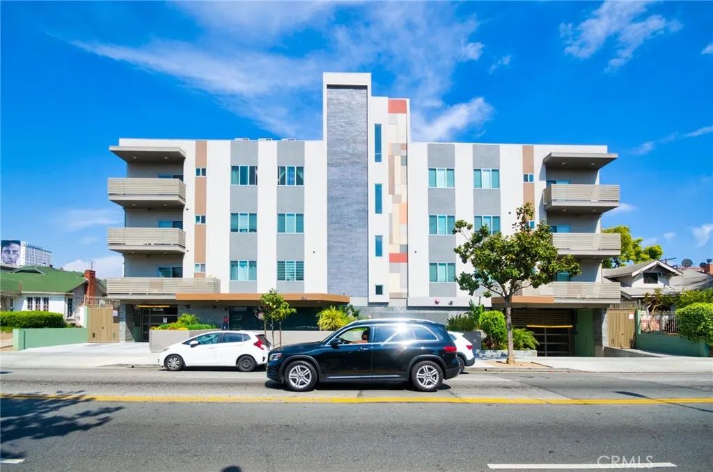 820 S Wilton 304, Los Angeles, CA 90005