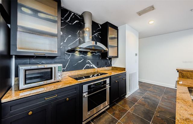 1002 CHANNELSIDE DRIVE 3C, Tampa, FL 33602