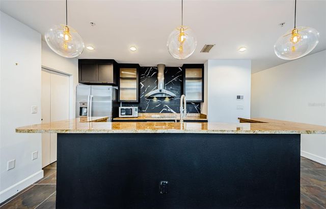 1002 CHANNELSIDE DRIVE 3C, Tampa, FL 33602