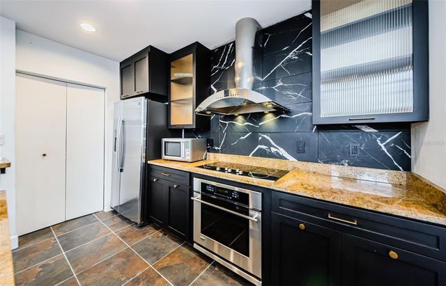 1002 CHANNELSIDE DRIVE 3C, Tampa, FL 33602
