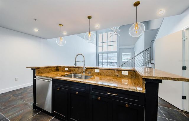 1002 CHANNELSIDE DRIVE 3C, Tampa, FL 33602