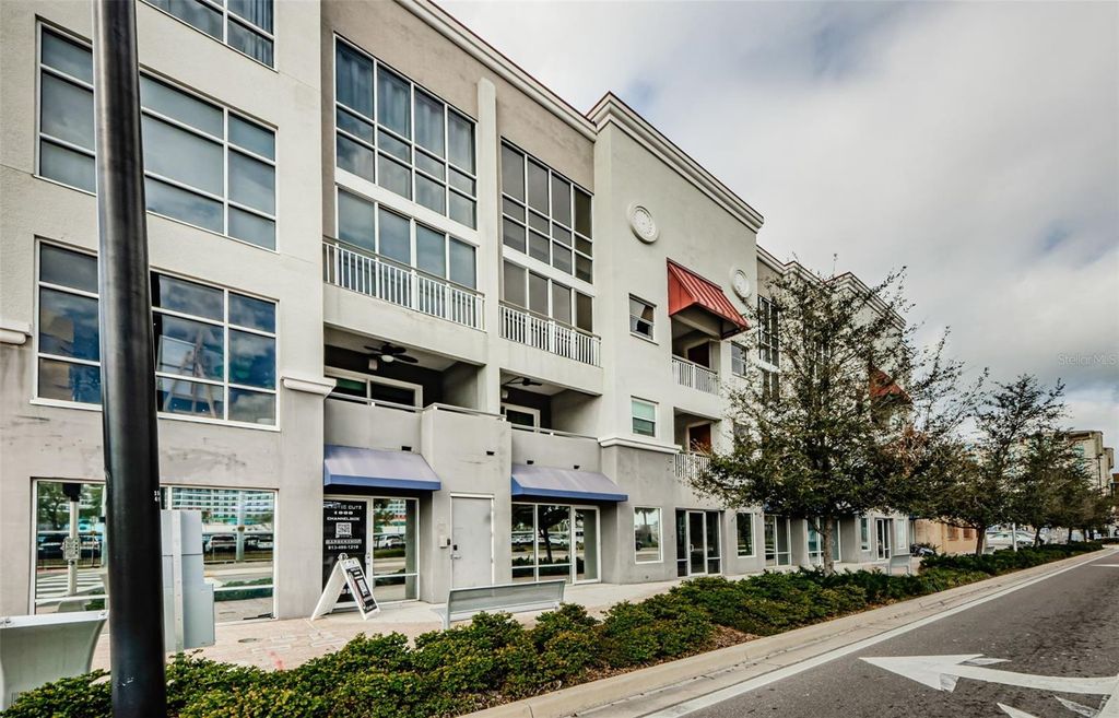 1002 CHANNELSIDE DRIVE 3C, Tampa, FL 33602