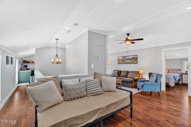 118 West Ellis Lane, Mount Carmel, TN 37645