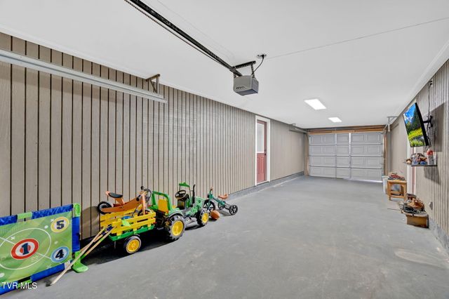 118 West Ellis Lane, Mount Carmel, TN 37645