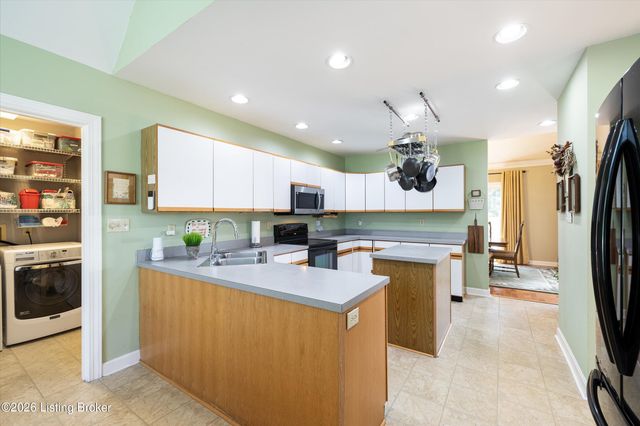 609 Berwyn Dr, Louisville, KY 40223