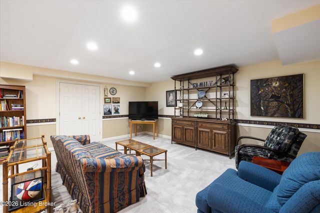 609 Berwyn Dr, Louisville, KY 40223