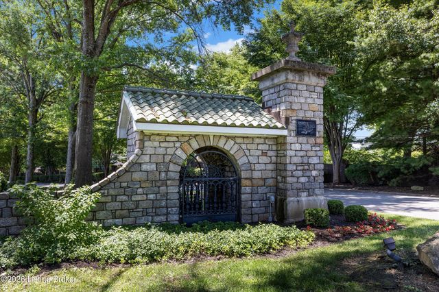 609 Berwyn Dr, Louisville, KY 40223