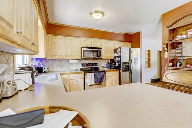 2765 Oak Knoll Lane, Stoughton, WI 53589