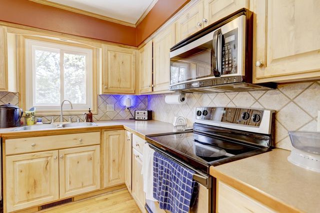 2765 Oak Knoll Lane, Stoughton, WI 53589