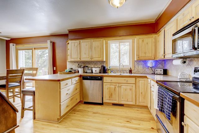 2765 Oak Knoll Lane, Stoughton, WI 53589