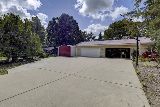 2765 Oak Knoll Lane, Stoughton, WI 53589