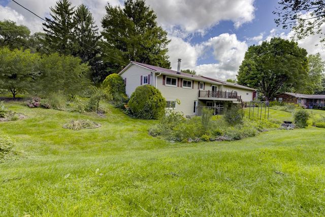 2765 Oak Knoll Lane, Stoughton, WI 53589