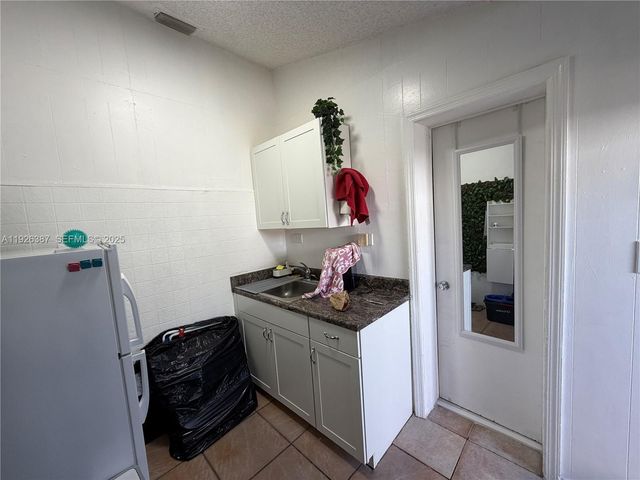 200 W 53rd Ter B, Hialeah, FL 33012