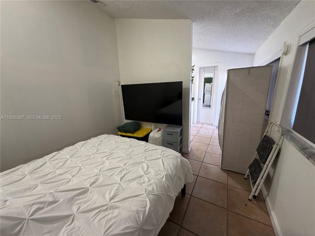 200 W 53rd Ter B, Hialeah, FL 33012