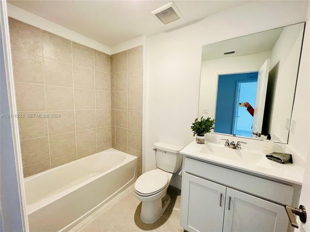 6923 Harbours Edge Ave, Lake Worth, FL 33467