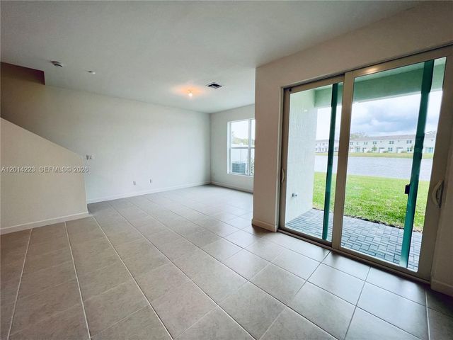 6923 Harbours Edge Ave, Lake Worth, FL 33467