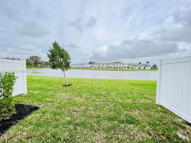 6923 Harbours Edge Ave, Lake Worth, FL 33467